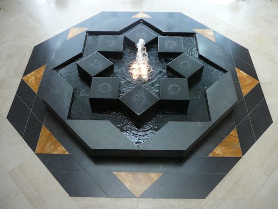 00QMIAInteriorFountain