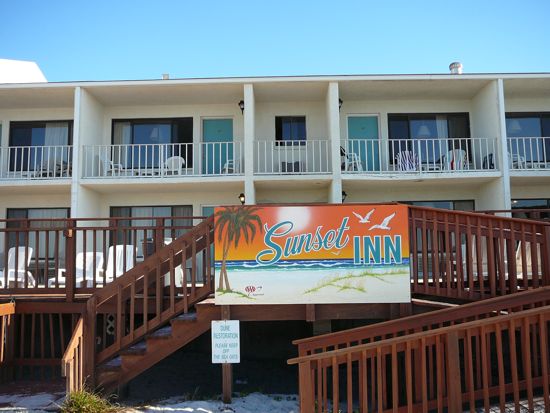 00SunsetInnFromBeach