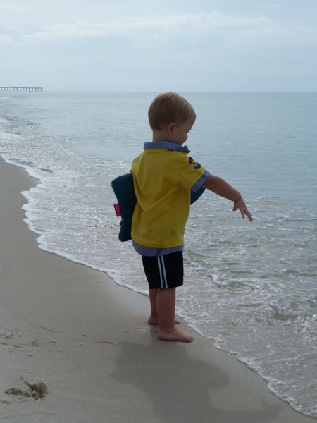 00BoyOnBeach