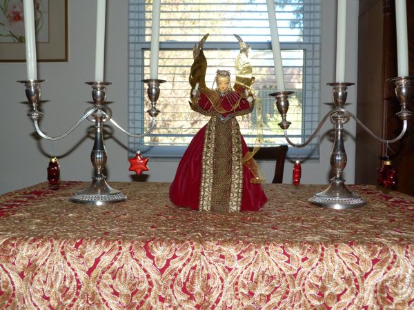 00CNurnbergAngelDamascusTable