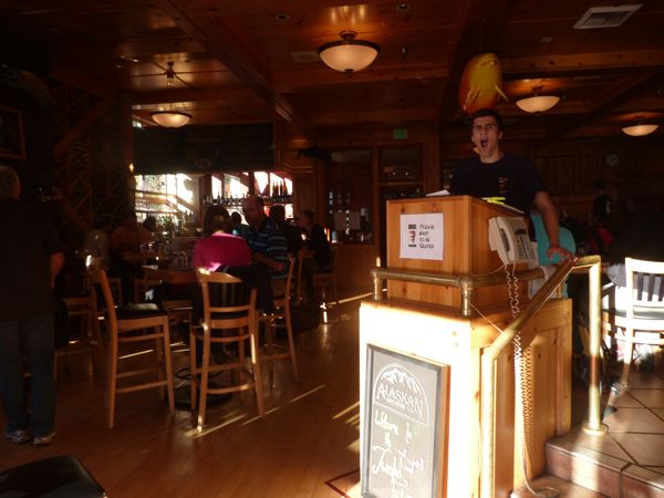 00BarAndHostTwistedFish