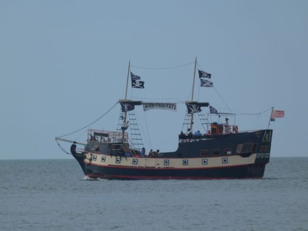 00TCKWeddingPirateBoat