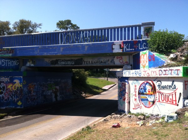00GrafittiBridge