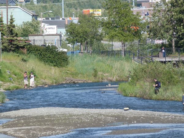 00FishingAlongRiver