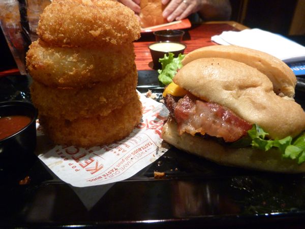 00RedRobinSmokePepperBurger