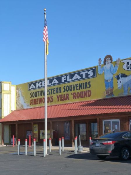 00AkilaFlatsSouvenierStore