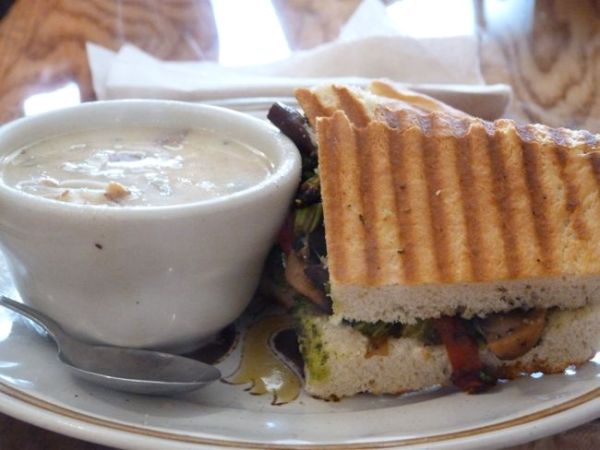 00GoodlifeChowderAndSandwich