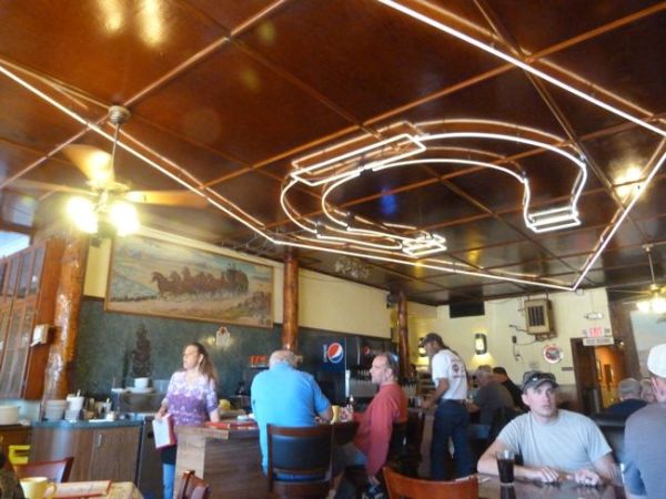 00HorseshoeCafeInterior