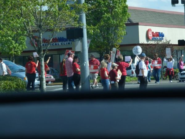 00ProtestorsFundEducation