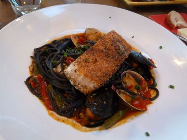 00SFGrilledSalmonMussels