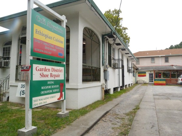 CafeAbyssiniaBehindShoeShop