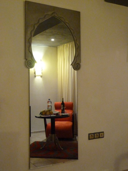 MirrorDetailinRoom
