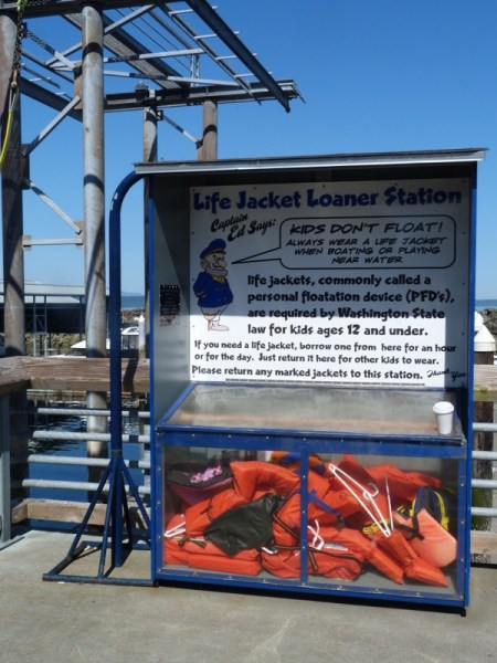 LifeJacketStand